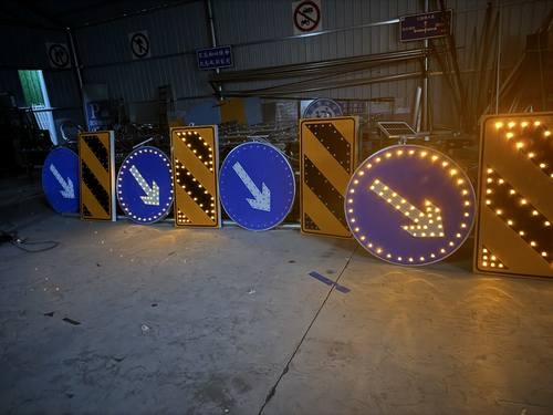 长春长春河南太阳能交通标牌 河南自发光交通路标牌厂家